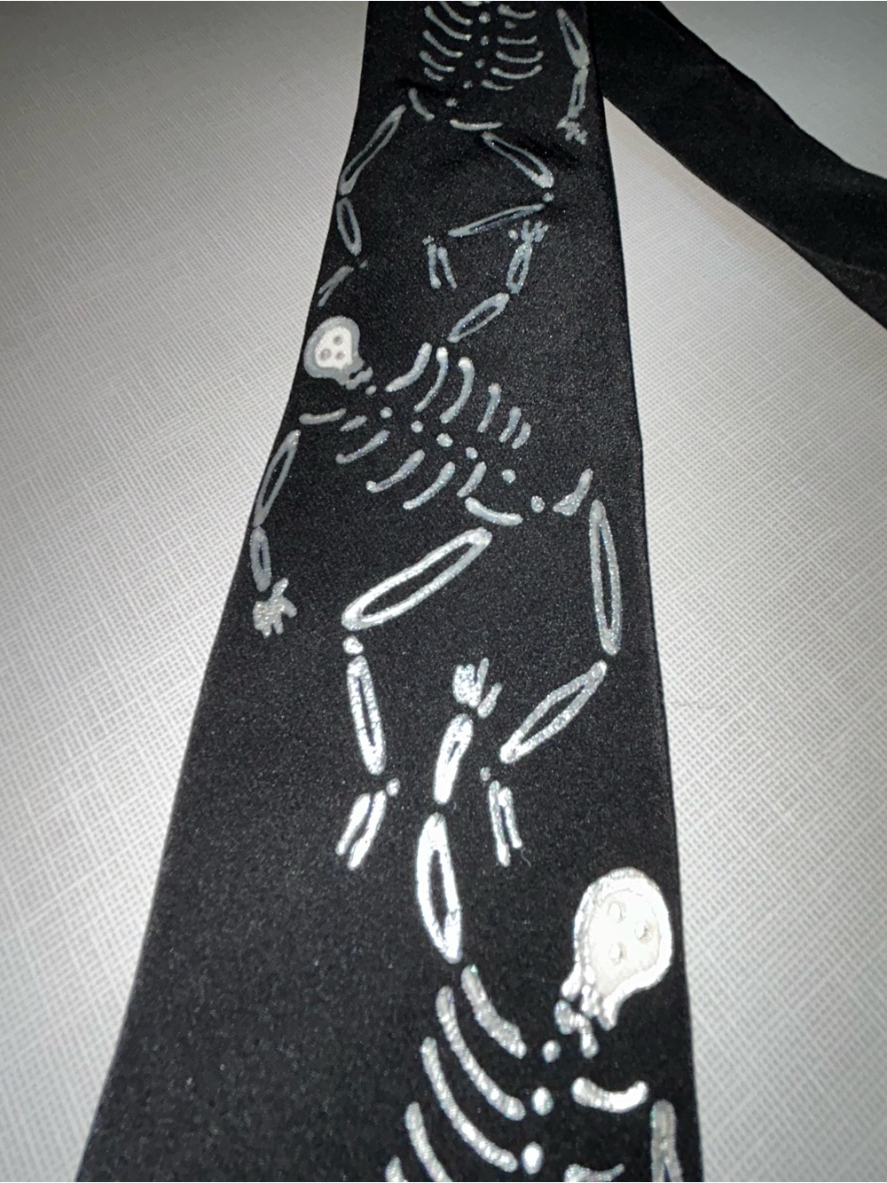 Hand painted by Siobhan! 100% Silk Skeleton Tie - Picture 4 of 4